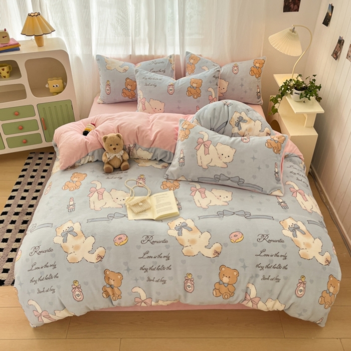 91家纺网 家纺一手货源 找家纺 如一 2025新款高克重大版数码印花牛奶绒四件套 猫咪酱