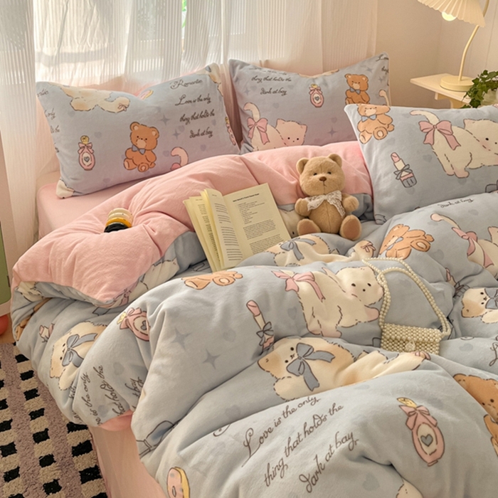 91家纺网 家纺一手货源 找家纺 如一 2025新款高克重大版数码印花牛奶绒四件套 猫咪酱