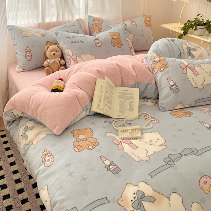 91家纺网 家纺一手货源 找家纺 如一 2025新款高克重大版数码印花牛奶绒四件套 猫咪酱