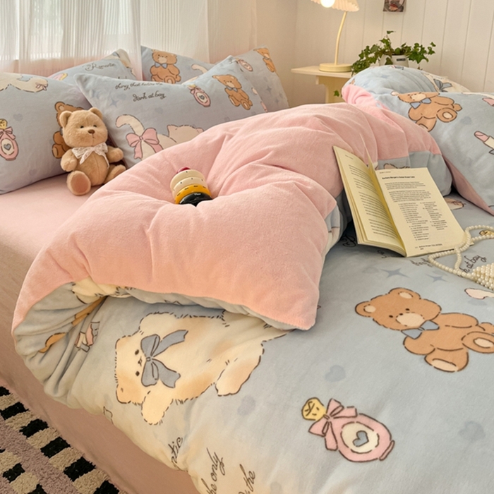 91家纺网 家纺一手货源 找家纺 如一 2025新款高克重大版数码印花牛奶绒四件套 猫咪酱