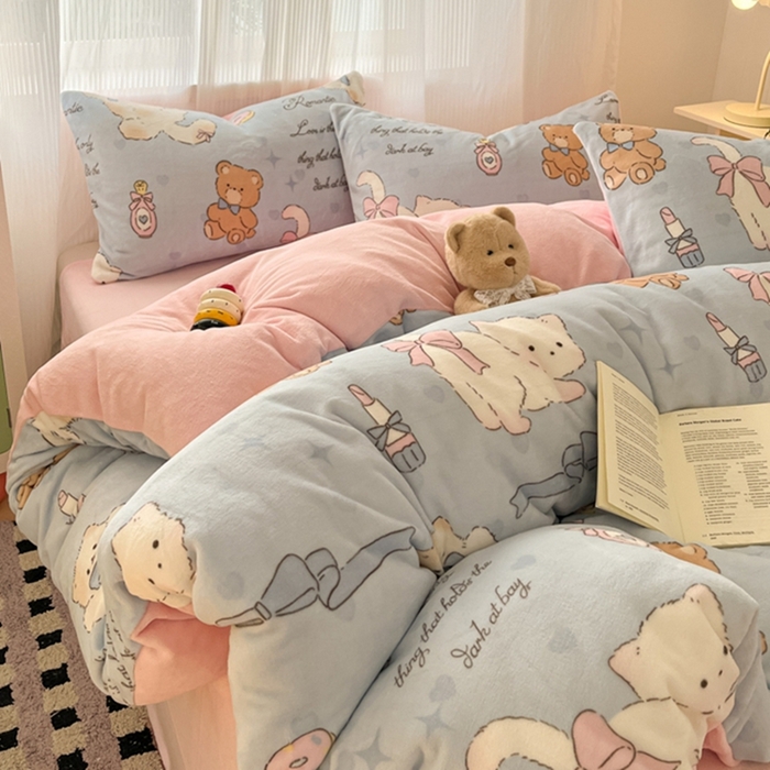 91家纺网 家纺一手货源 找家纺 如一 2025新款高克重大版数码印花牛奶绒四件套 猫咪酱