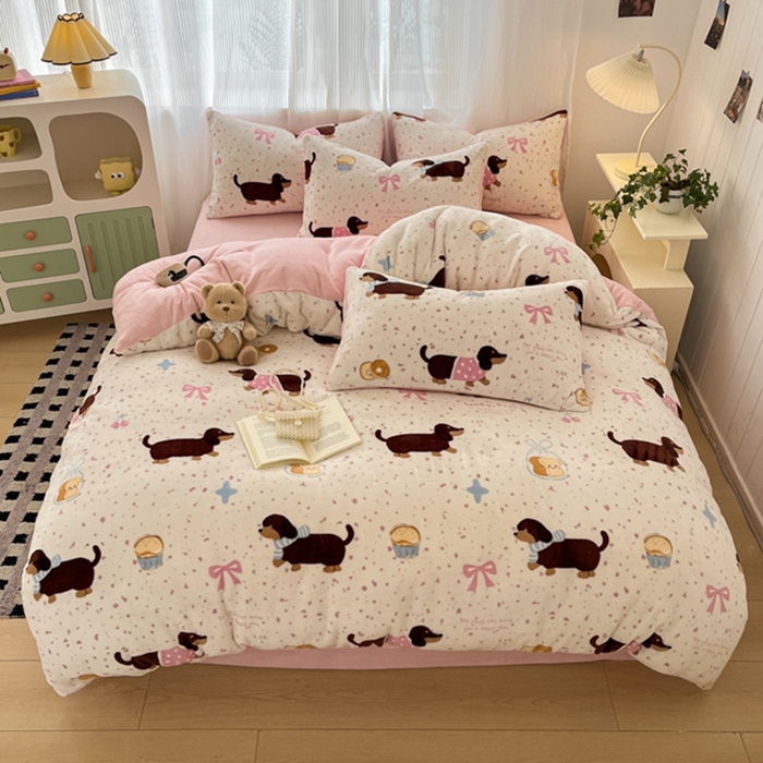 91家纺网 家纺一手货源 找家纺 如一 2025新款高克重大版数码印花牛奶绒四件套 俏皮狗