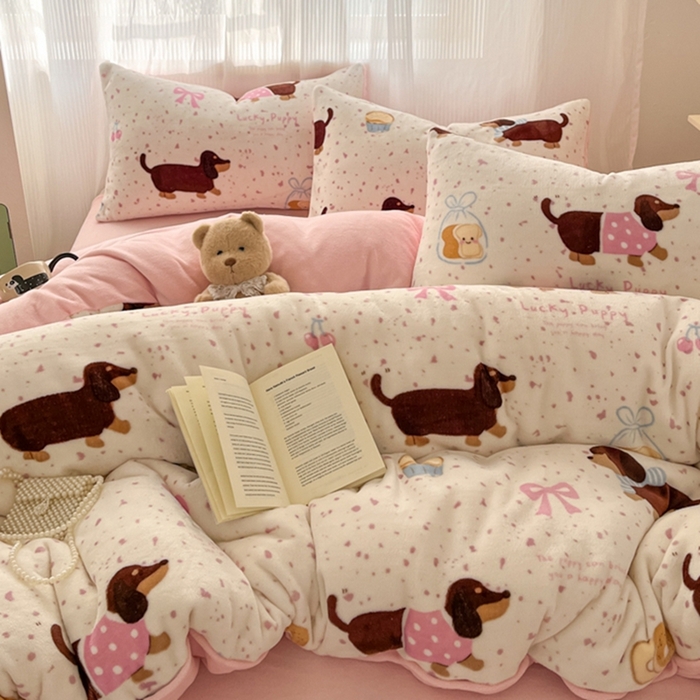 91家纺网 家纺一手货源 找家纺 如一 2025新款高克重大版数码印花牛奶绒四件套 俏皮狗