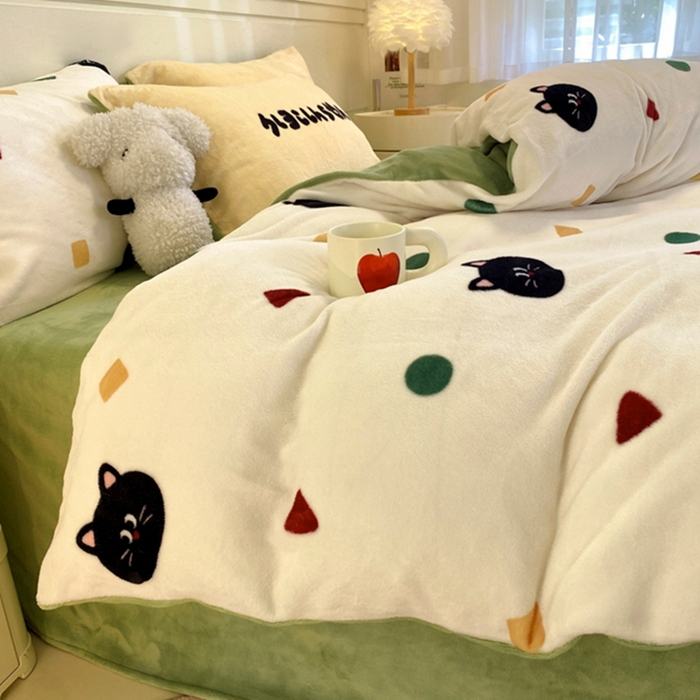 91家纺网 家纺一手货源 找家纺 如一 2025新款高克重大版数码印花牛奶绒四件套 色彩猫