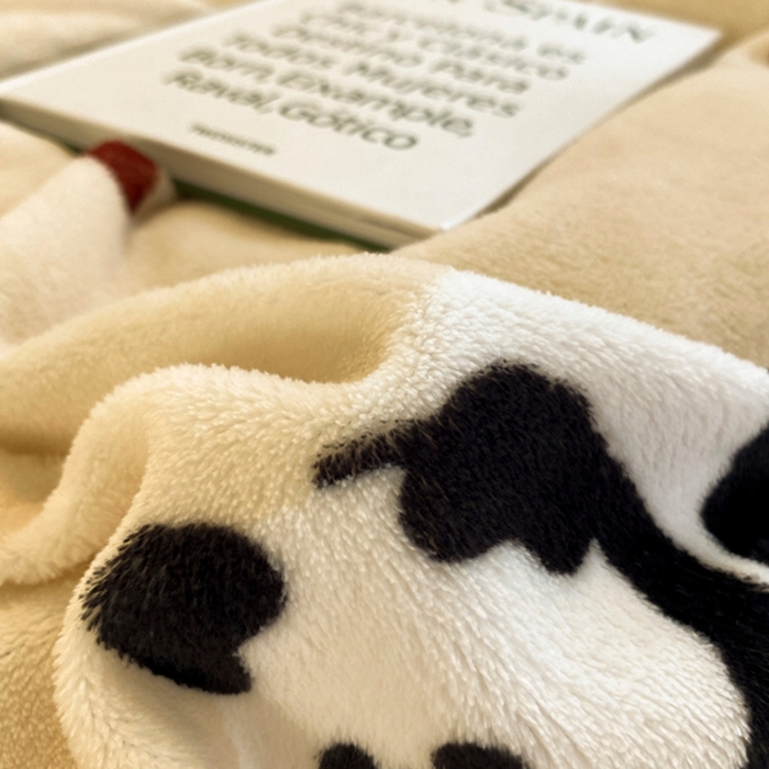 91家纺网 家纺一手货源 找家纺 如一 2025新款高克重大版数码印花牛奶绒四件套 熊猫咖