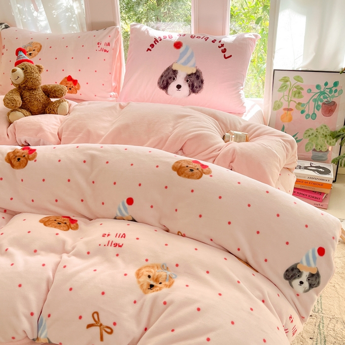 91家纺网 家纺一手货源 找家纺 如一 2025新款高克重大版数码印花牛奶绒四件套 粉伙伴