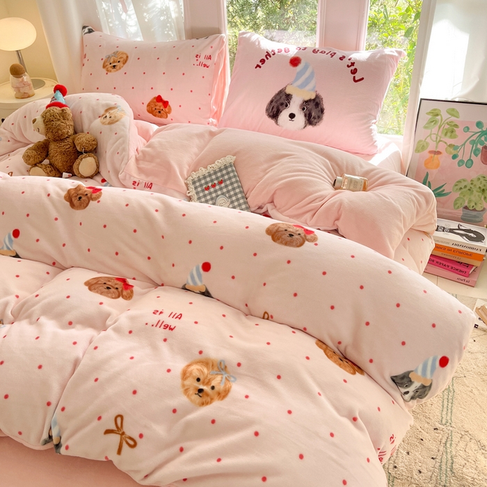 91家纺网 家纺一手货源 找家纺 如一 2025新款高克重大版数码印花牛奶绒四件套 粉伙伴