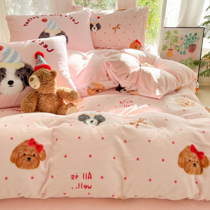 91家纺网 家纺一手货源 找家纺 如一 2025新款高克重大版数码印花牛奶绒四件套 粉伙伴