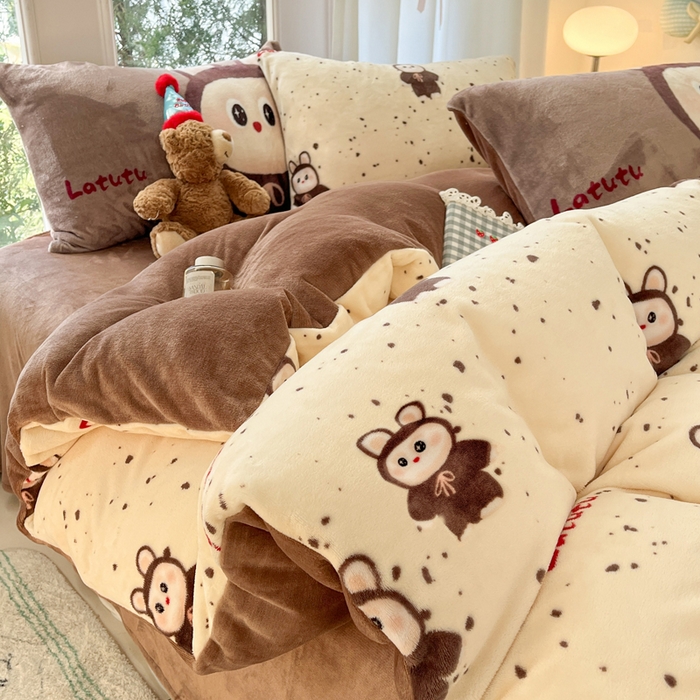 91家纺网 家纺一手货源 找家纺 如一 2025新款高克重大版数码印花牛奶绒四件套 拉兔咖