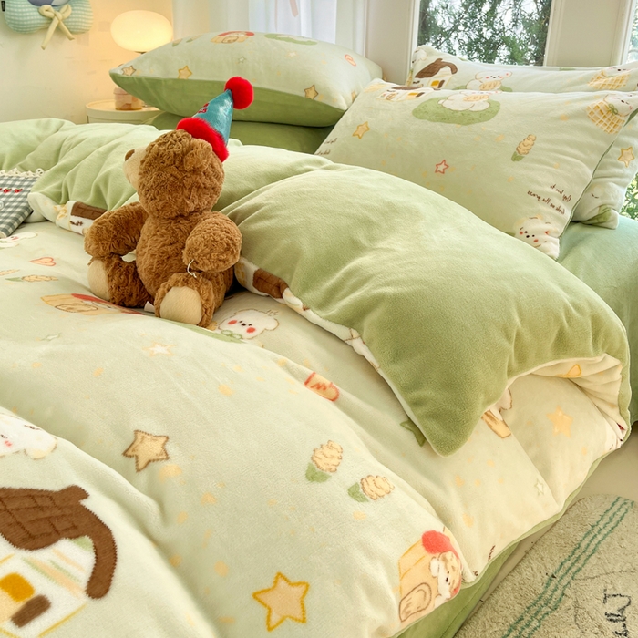 91家纺网 家纺一手货源 找家纺 如一 2025新款高克重大版数码印花牛奶绒四件套 萌宠绿