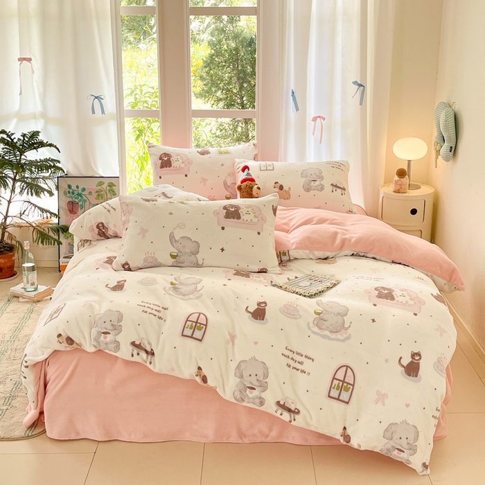 91家纺网 家纺一手货源 找家纺 如一 2025新款高克重大版数码印花牛奶绒四件套 萌派对