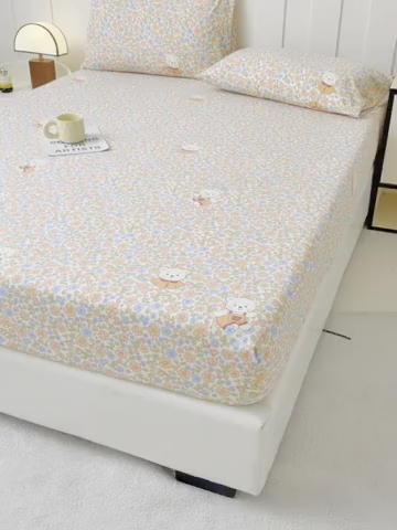 91家纺网 家纺一手货源 找家纺 金泰莱 2025新款木棉双层纱印花床笠 花朵熊