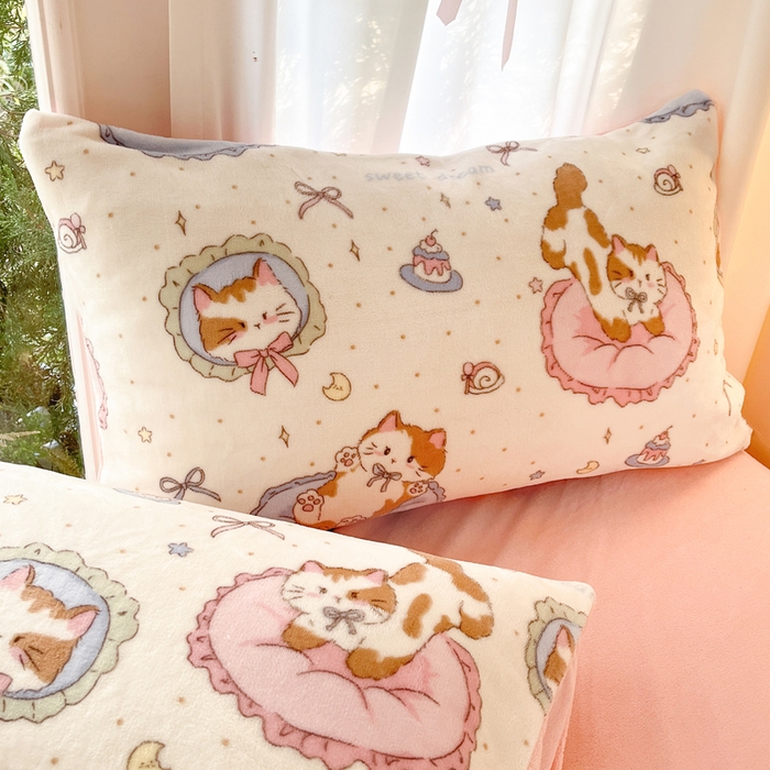 91家纺网 家纺一手货源 找家纺 如一 2025新款高克重大版数码印花牛奶绒四件套 小粉喵