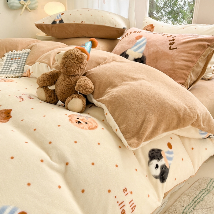 91家纺网 家纺一手货源 找家纺 如一 2025新款高克重大版数码印花牛奶绒四件套 小伙伴