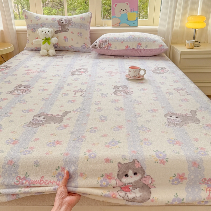 91家纺网 家纺一手货源 找家纺 梦舒阳家纺 2026新品牛奶绒单床笠单被套床笠三件套软fufu牛奶绒单品 猫咪酱【绒床笠】