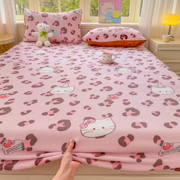 91家纺网 家纺一手货源 找家纺 梦舒阳家纺 2026新品牛奶绒单床笠单被套床笠三件套软fufu牛奶绒单品 豹纹猫咪【绒床笠】