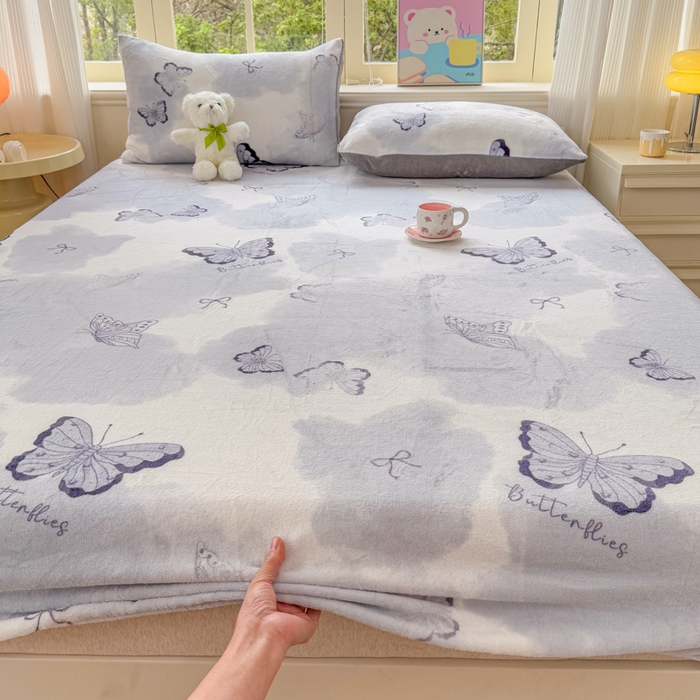 91家纺网 家纺一手货源 找家纺 梦舒阳家纺 2026新品牛奶绒单床笠单被套床笠三件套软fufu牛奶绒单品 炫影蝴蝶【绒床笠】