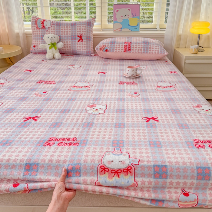 91家纺网 家纺一手货源 找家纺 梦舒阳家纺 2026新品牛奶绒单床笠单被套床笠三件套软fufu牛奶绒单品 蛋糕猫咪【绒床笠】