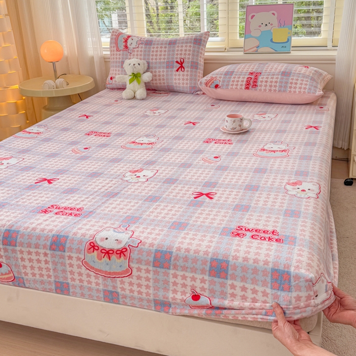 91家纺网 家纺一手货源 找家纺 梦舒阳家纺 2026新品牛奶绒单床笠单被套床笠三件套软fufu牛奶绒单品 蛋糕猫咪【绒床笠】