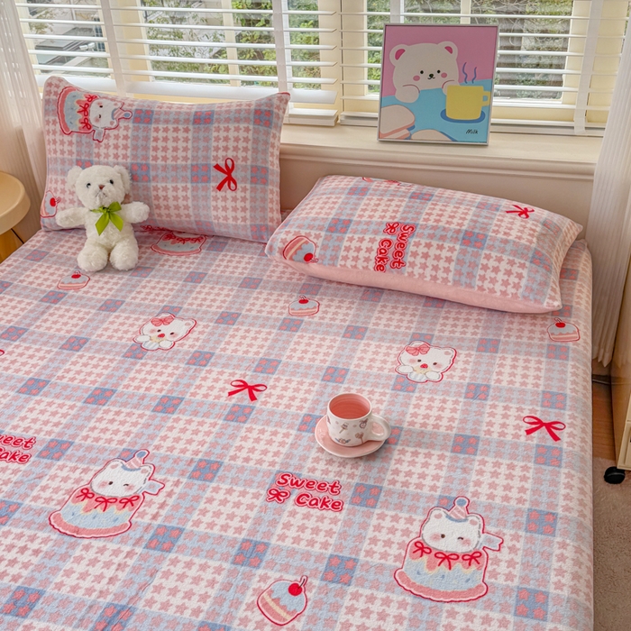 91家纺网 家纺一手货源 找家纺 梦舒阳家纺 2026新品牛奶绒单床笠单被套床笠三件套软fufu牛奶绒单品 蛋糕猫咪【绒床笠】