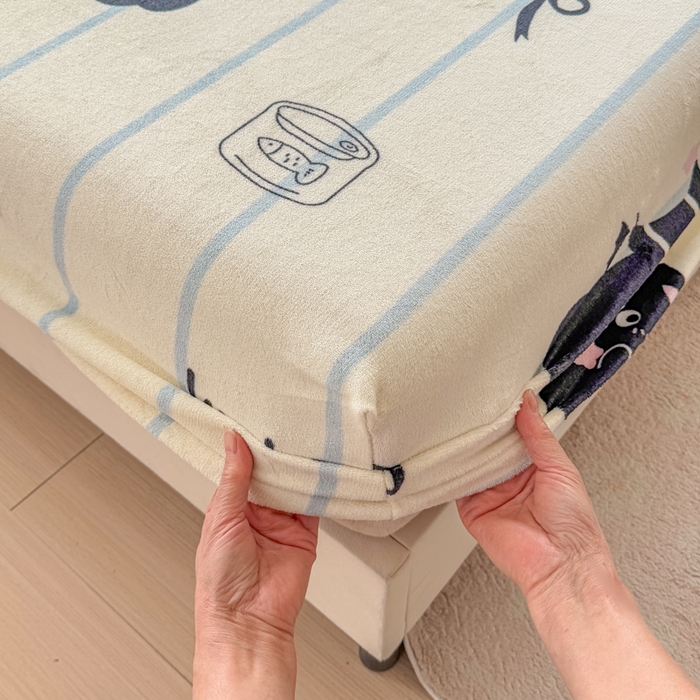 91家纺网 家纺一手货源 找家纺 梦舒阳家纺 2026新品牛奶绒单床笠单被套床笠三件套软fufu牛奶绒单品 煤球宝贝【绒床笠】