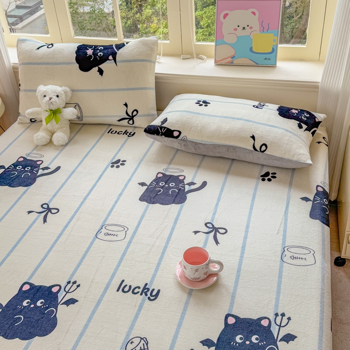 91家纺网 家纺一手货源 找家纺 梦舒阳家纺 2026新品牛奶绒单床笠单被套床笠三件套软fufu牛奶绒单品 煤球宝贝【绒床笠】