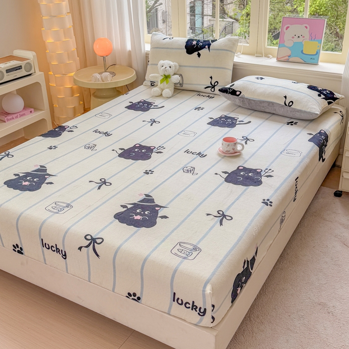 91家纺网 家纺一手货源 找家纺 梦舒阳家纺 2026新品牛奶绒单床笠单被套床笠三件套软fufu牛奶绒单品 煤球宝贝【绒床笠】