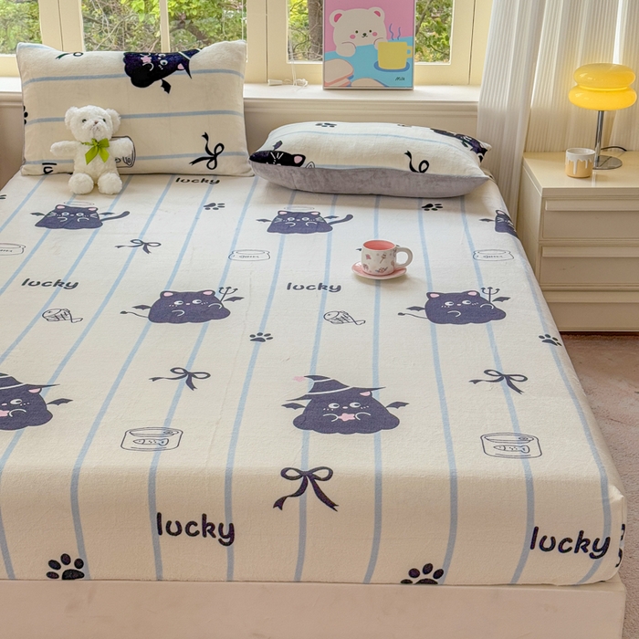 91家纺网 家纺一手货源 找家纺 梦舒阳家纺 2026新品牛奶绒单床笠单被套床笠三件套软fufu牛奶绒单品 煤球宝贝【绒床笠】