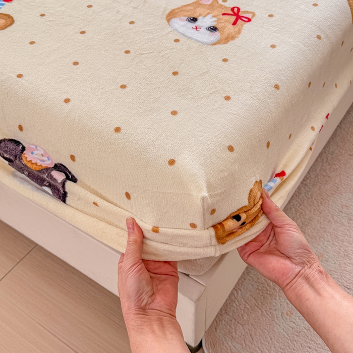 91家纺网 家纺一手货源 找家纺 梦舒阳家纺 2026新品牛奶绒单床笠单被套床笠三件套软fufu牛奶绒单品 咔咔小熊【绒床笠】