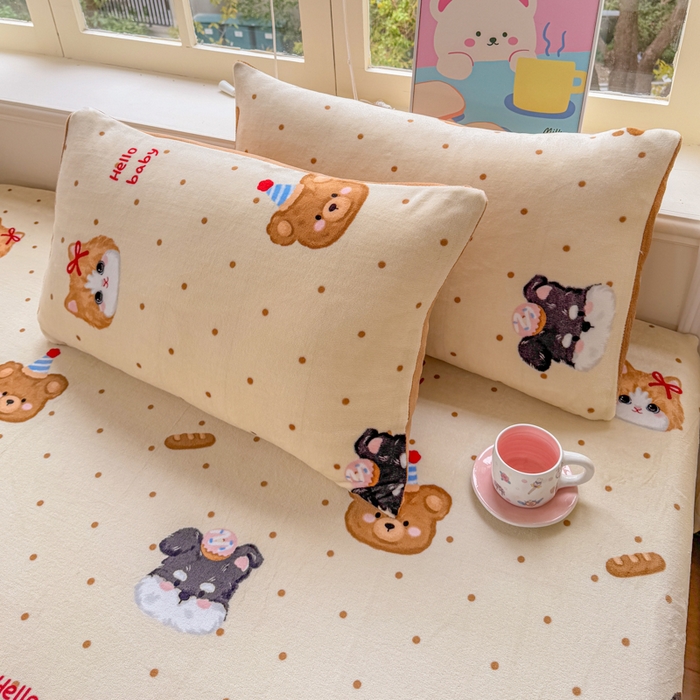 91家纺网 家纺一手货源 找家纺 梦舒阳家纺 2026新品牛奶绒单床笠单被套床笠三件套软fufu牛奶绒单品 咔咔小熊【绒床笠】