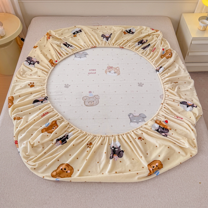 91家纺网 家纺一手货源 找家纺 梦舒阳家纺 2026新品牛奶绒单床笠单被套床笠三件套软fufu牛奶绒单品 咔咔小熊【绒床笠】