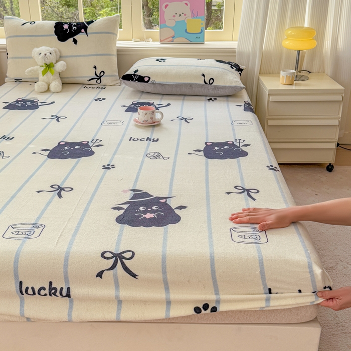 91家纺网 家纺一手货源 找家纺 梦舒阳家纺 2026新品牛奶绒单床笠单被套床笠三件套软fufu牛奶绒单品 煤球宝贝【绒床笠】