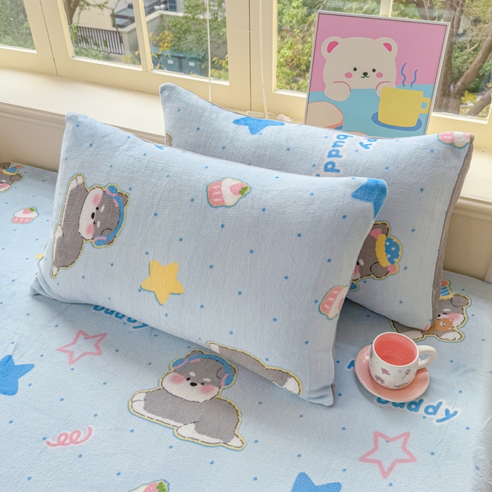 91家纺网 家纺一手货源 找家纺 梦舒阳家纺 2026新品牛奶绒单床笠单被套床笠三件套软fufu牛奶绒单品 布丁狗【绒床笠】