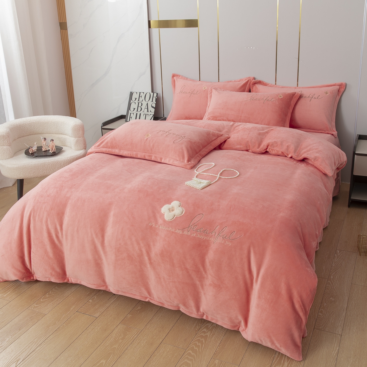 91家纺网 家纺一手货源 找家纺 贝尔 2025新款纯色高克重牛奶绒刺绣四件套-幸运草 幸运草-玉色