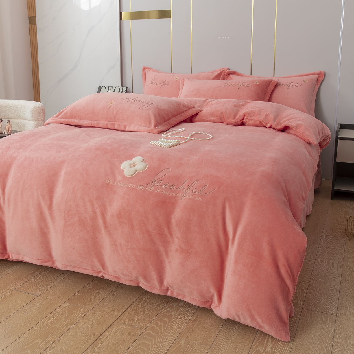 91家纺网 家纺一手货源 找家纺 贝尔 2025新款纯色高克重牛奶绒刺绣四件套-幸运草 幸运草-玉色