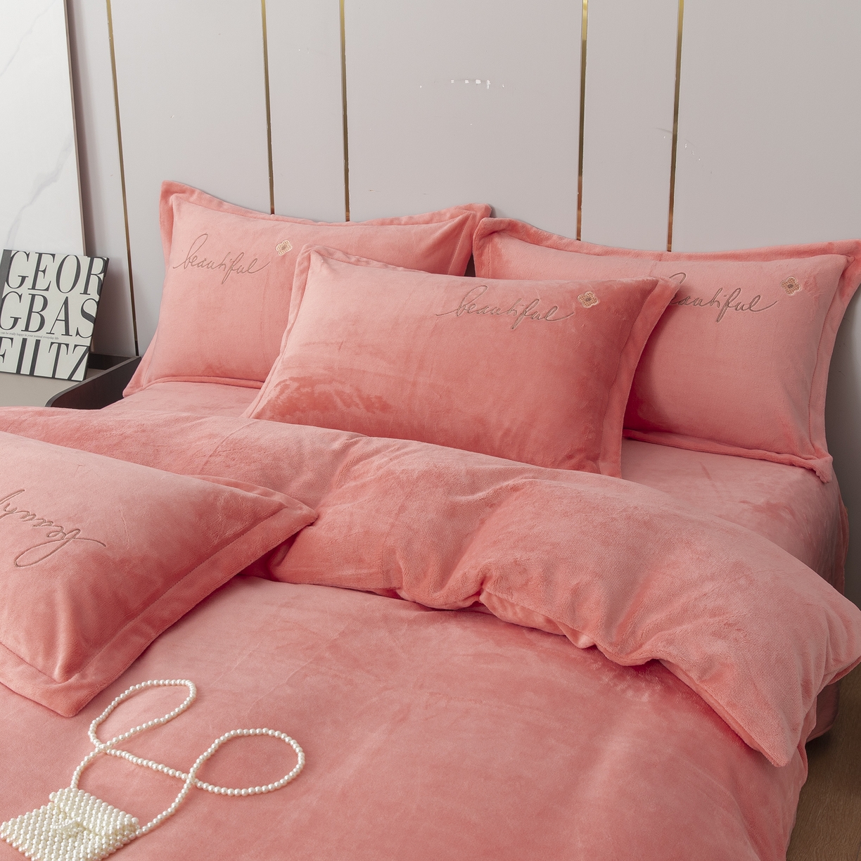 91家纺网 家纺一手货源 找家纺 贝尔 2025新款纯色高克重牛奶绒刺绣四件套-幸运草 幸运草-玉色