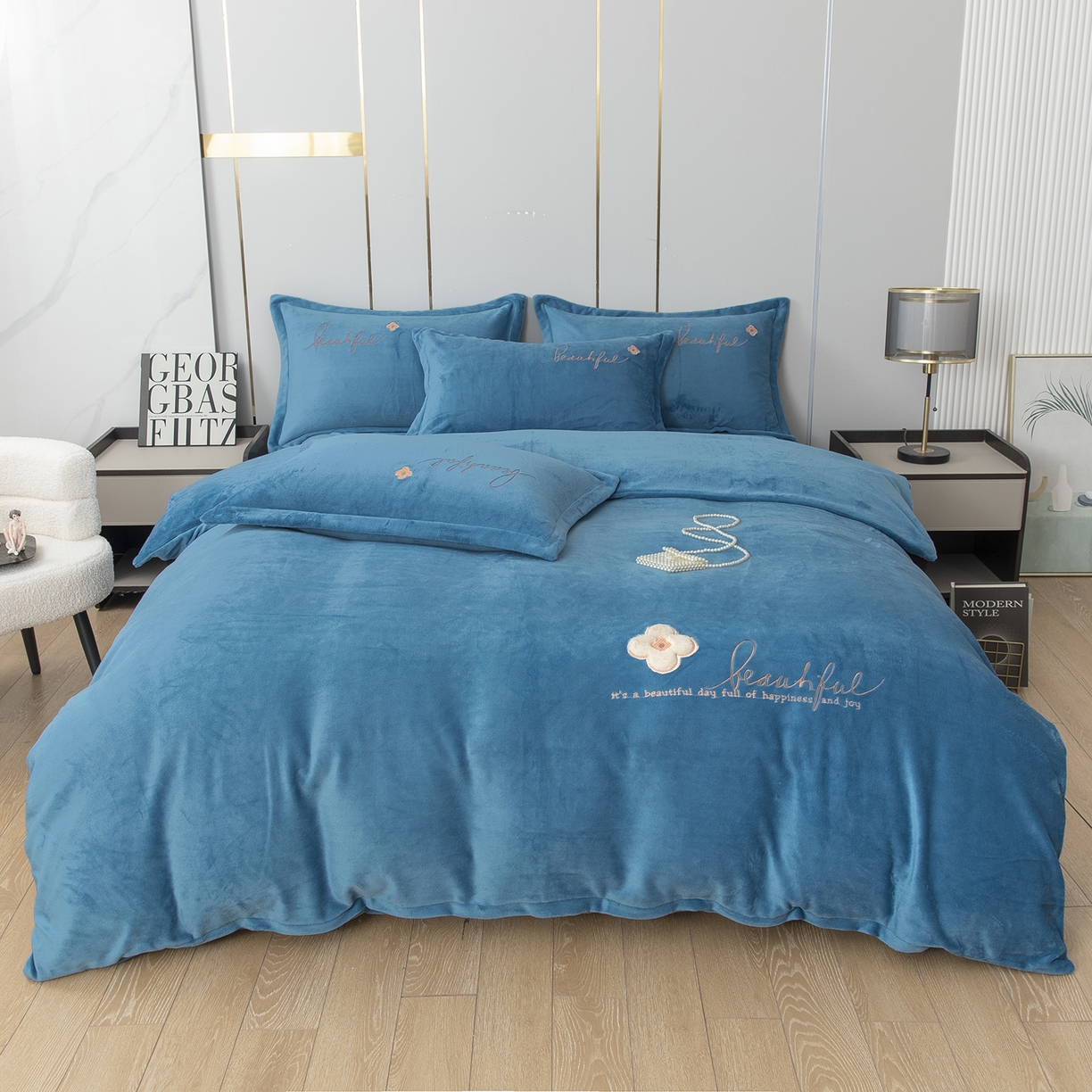 91家纺网 家纺一手货源 找家纺 贝尔 2025新款纯色高克重牛奶绒刺绣四件套-幸运草 幸运草-蓝色