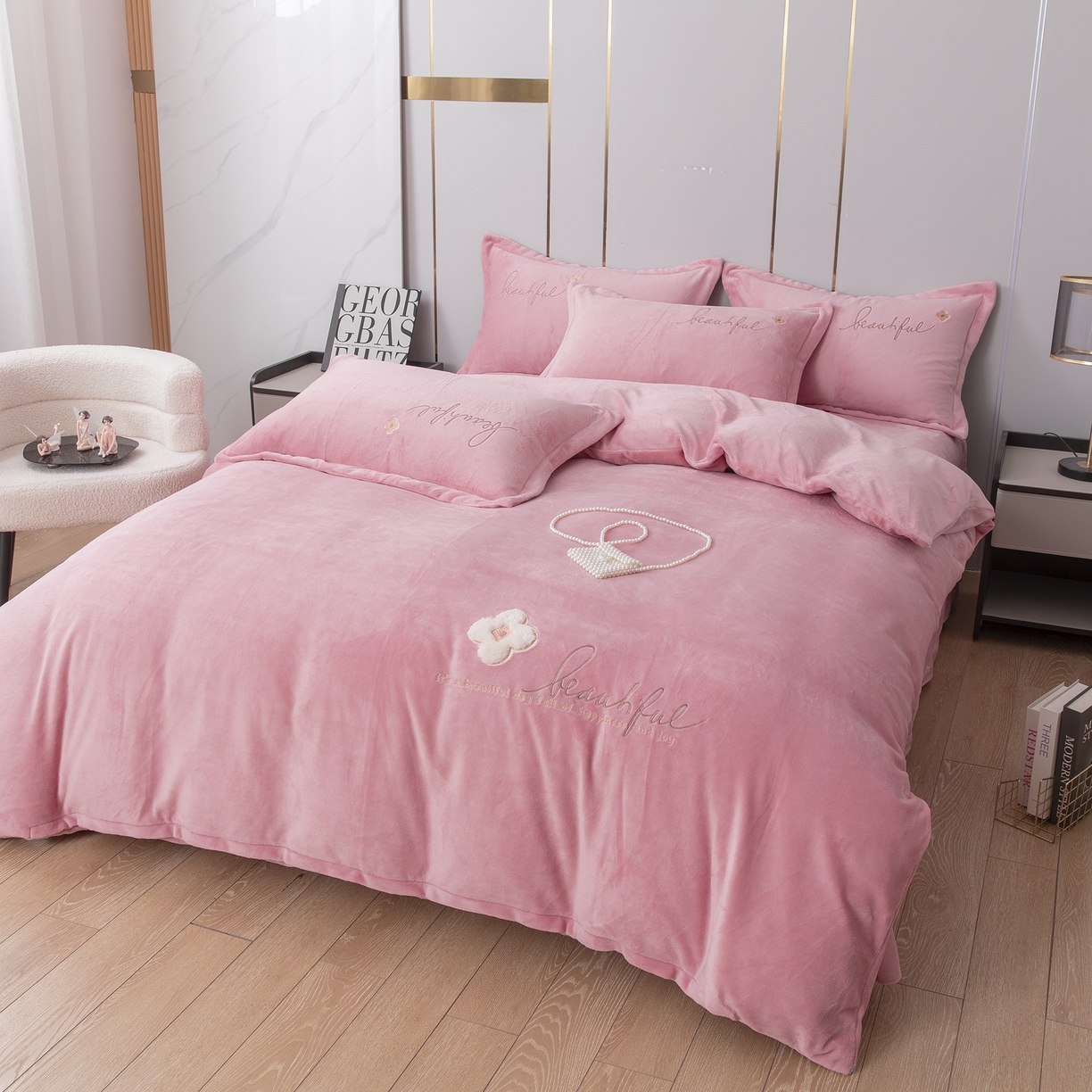 91家纺网 家纺一手货源 找家纺 贝尔 2025新款纯色高克重牛奶绒刺绣四件套-幸运草 幸运草-粉色