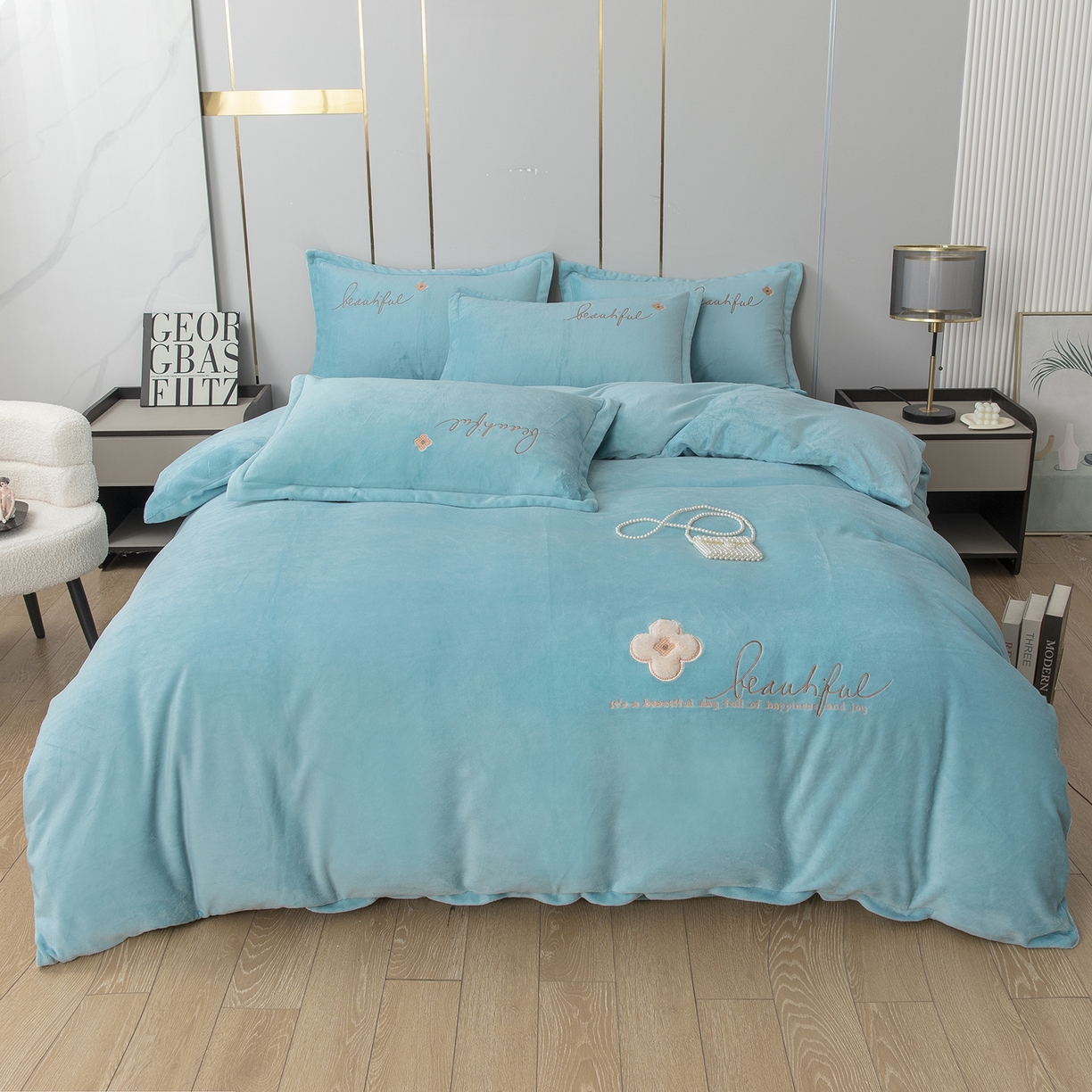 91家纺网 家纺一手货源 找家纺 贝尔 2025新款纯色高克重牛奶绒刺绣四件套-幸运草 幸运草-浅绿