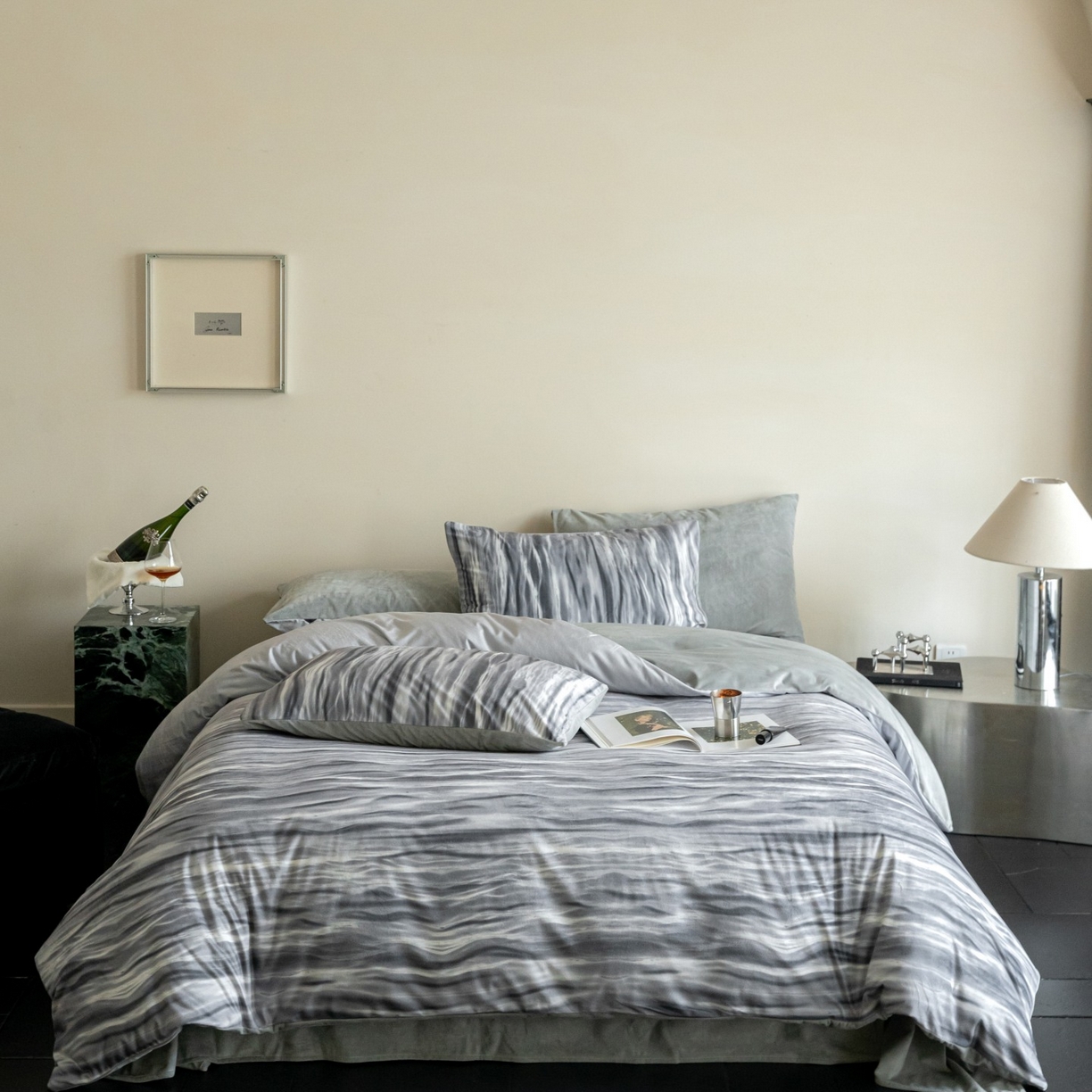 91家纺网 家纺一手货源 找家纺 ONE TWO ONE 121 2025新款轻奢新法式德芙绒宝宝绒婴儿绒短毛绒牛奶绒四件套床单被套-波光莎娜 波光莎娜-灰