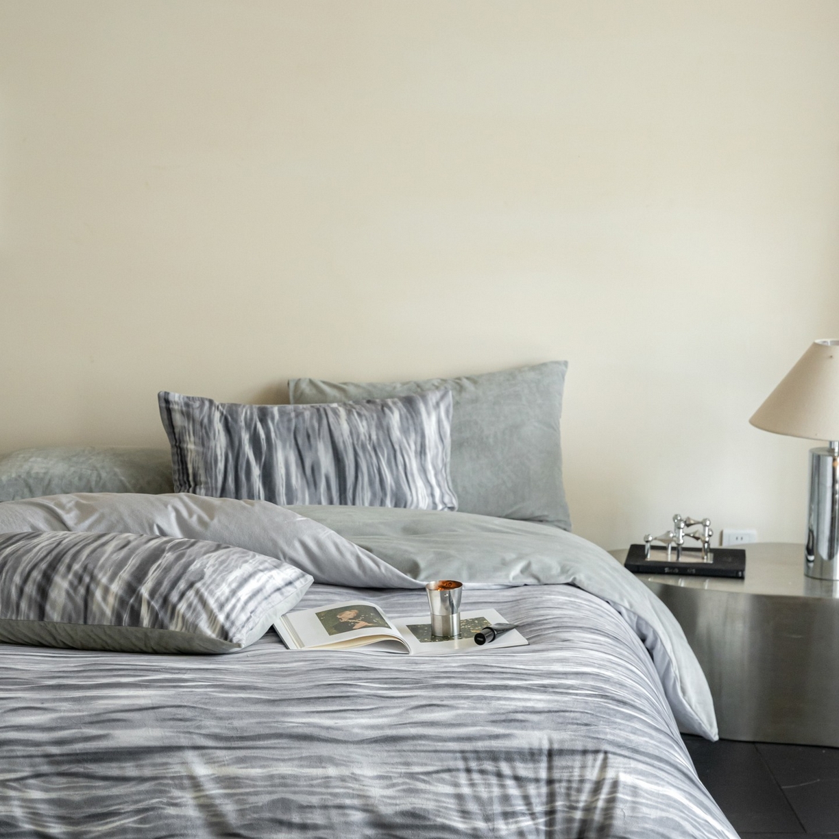 91家纺网 家纺一手货源 找家纺 ONE TWO ONE 121 2025新款轻奢新法式德芙绒宝宝绒婴儿绒短毛绒牛奶绒四件套床单被套-波光莎娜 波光莎娜-灰