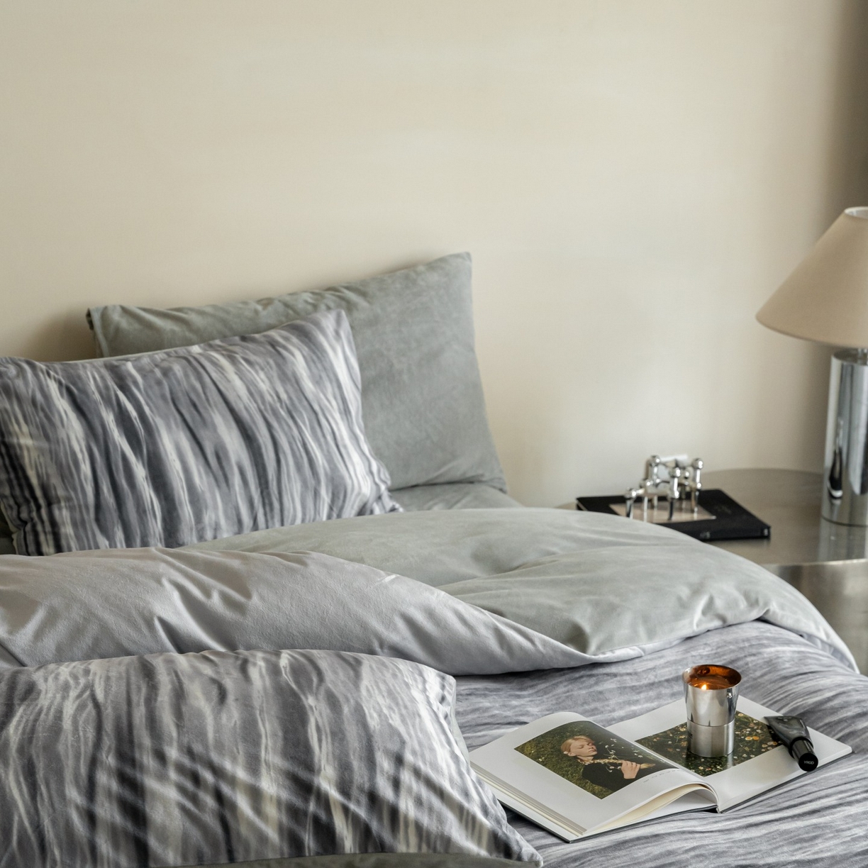 91家纺网 家纺一手货源 找家纺 ONE TWO ONE 121 2025新款轻奢新法式德芙绒宝宝绒婴儿绒短毛绒牛奶绒四件套床单被套-波光莎娜 波光莎娜-灰