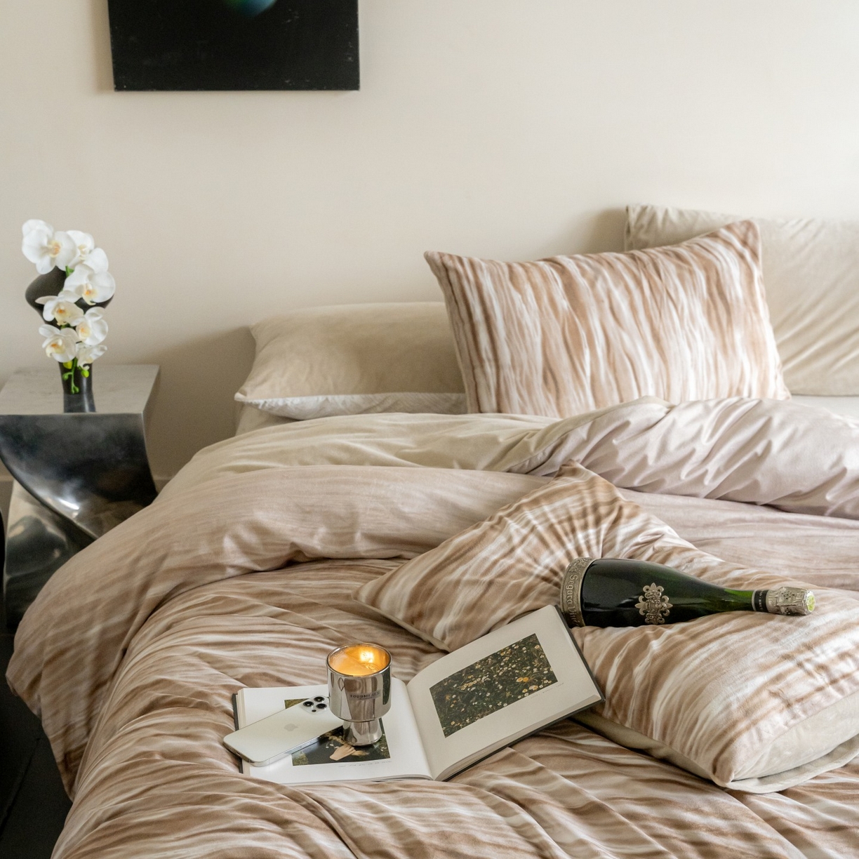 91家纺网 家纺一手货源 找家纺 ONE TWO ONE 121 2025新款轻奢新法式德芙绒宝宝绒婴儿绒短毛绒牛奶绒四件套床单被套-波光莎娜 波光莎娜-咖