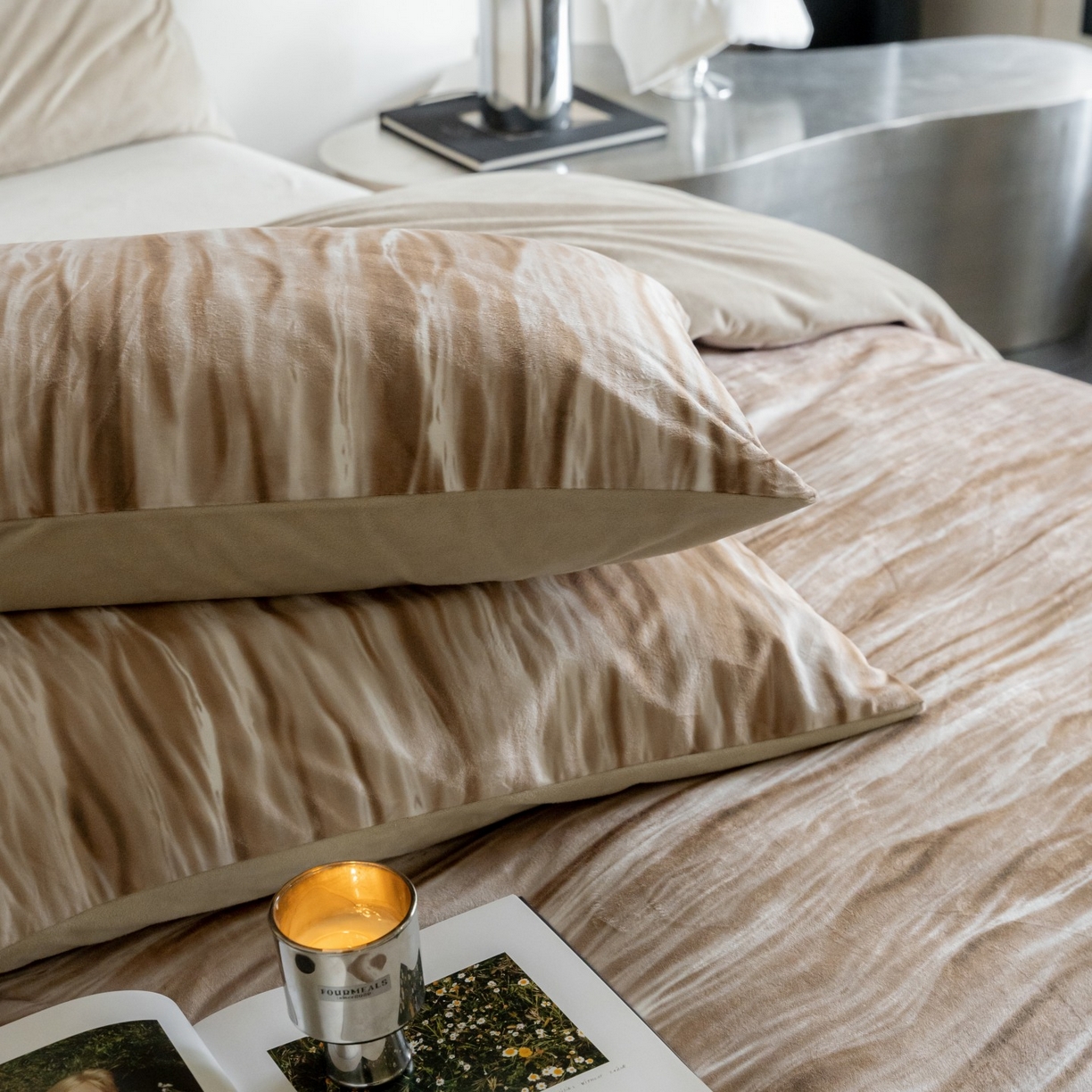 91家纺网 家纺一手货源 找家纺 ONE TWO ONE 121 2025新款轻奢新法式德芙绒宝宝绒婴儿绒短毛绒牛奶绒四件套床单被套-波光莎娜 波光莎娜-咖