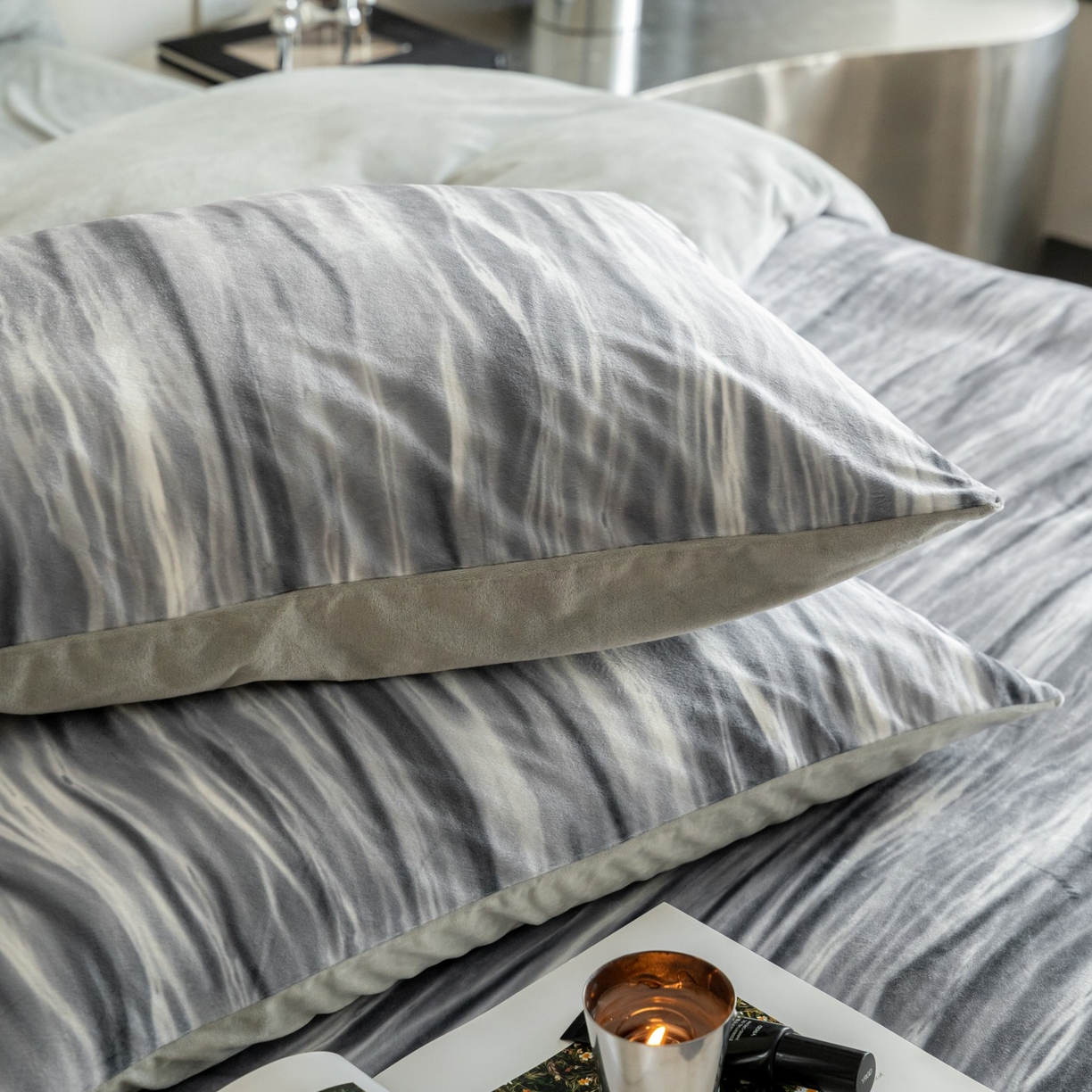 91家纺网 家纺一手货源 找家纺 ONE TWO ONE 121 2025新款轻奢新法式德芙绒宝宝绒婴儿绒短毛绒牛奶绒四件套床单被套-波光莎娜 波光莎娜-灰