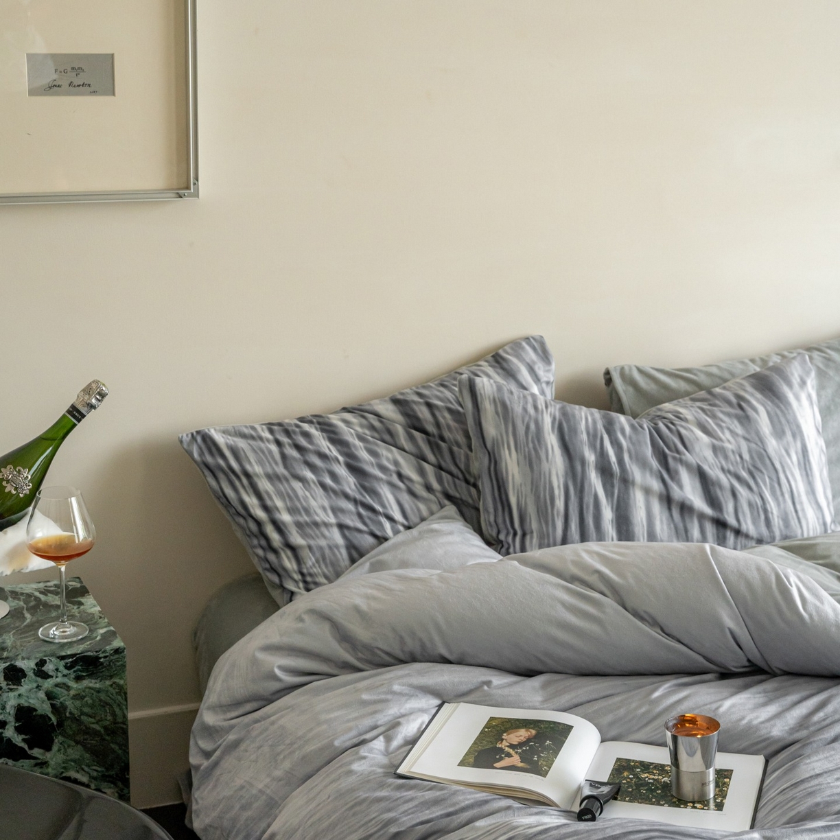 91家纺网 家纺一手货源 找家纺 ONE TWO ONE 121 2025新款轻奢新法式德芙绒宝宝绒婴儿绒短毛绒牛奶绒四件套床单被套-波光莎娜 波光莎娜-灰