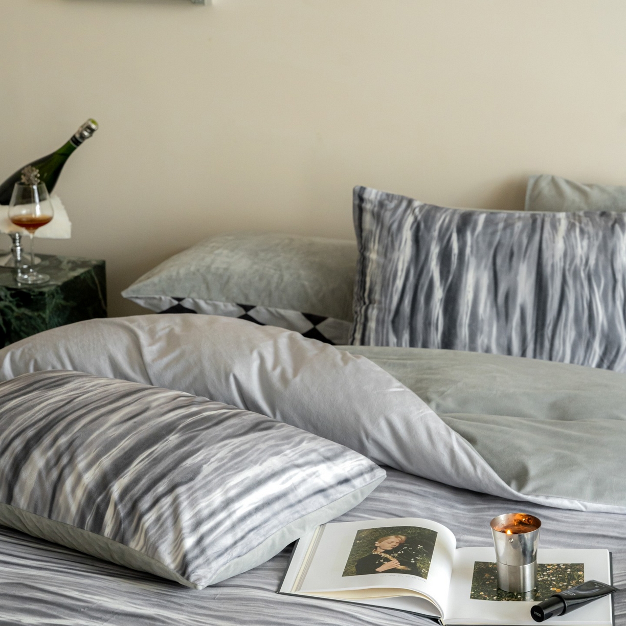 91家纺网 家纺一手货源 找家纺 ONE TWO ONE 121 2025新款轻奢新法式德芙绒宝宝绒婴儿绒短毛绒牛奶绒四件套床单被套-波光莎娜 波光莎娜-灰