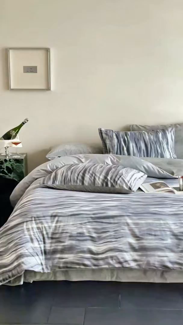 91家纺网 家纺一手货源 找家纺 ONE TWO ONE 121 2025新款轻奢新法式德芙绒宝宝绒婴儿绒短毛绒牛奶绒四件套床单被套-波光莎娜 波光莎娜-灰