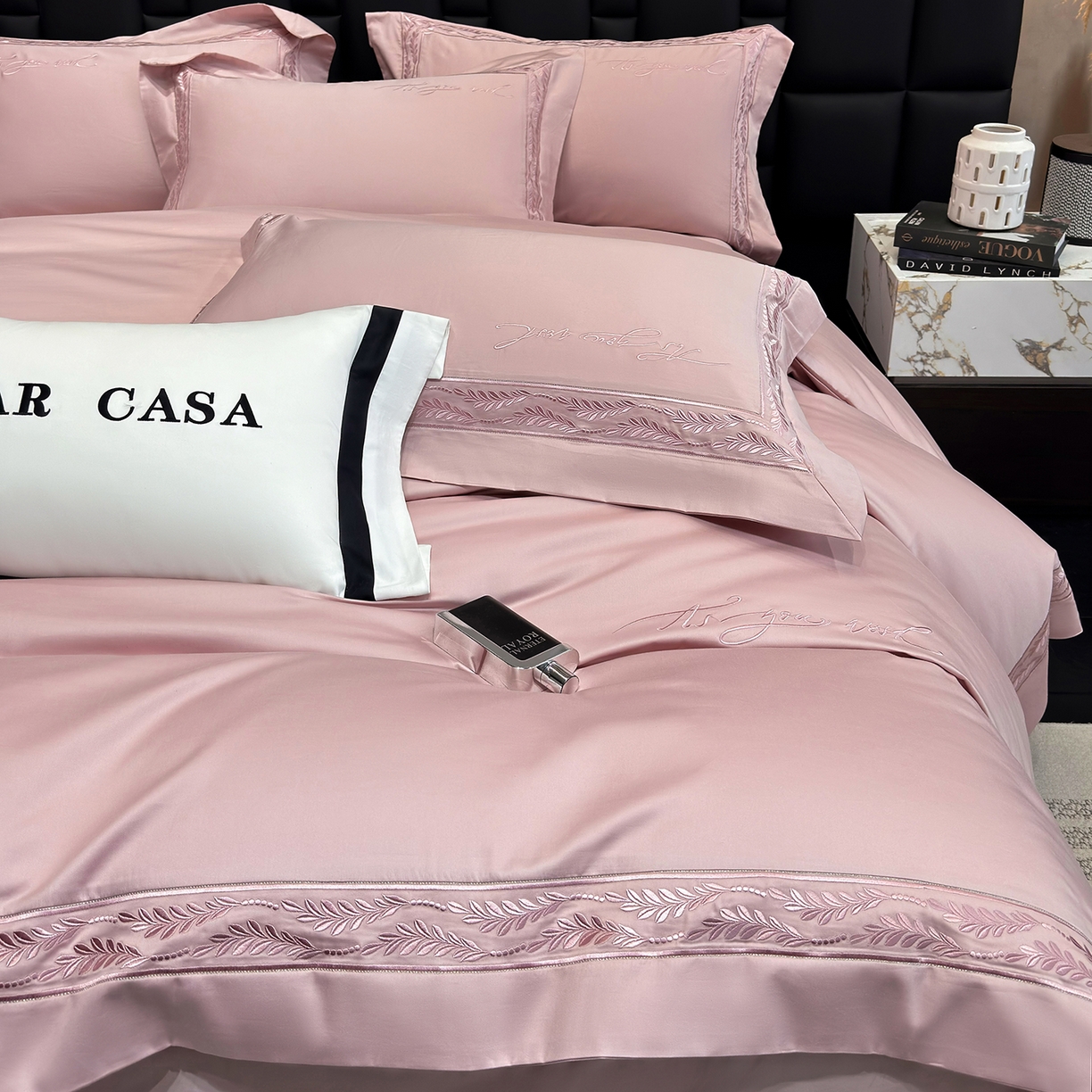 91家纺网 家纺一手货源 找家纺 星蕴家纺 2025新款贡缎长绒棉四件套-路易 路易-豆沙粉