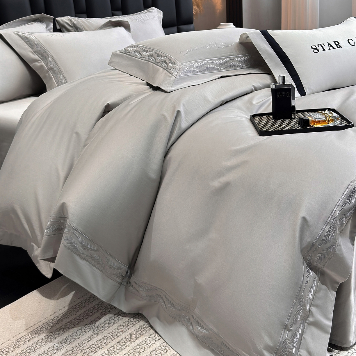 91家纺网 家纺一手货源 找家纺 星蕴家纺 2025新款贡缎长绒棉四件套-路易 路易-高级灰